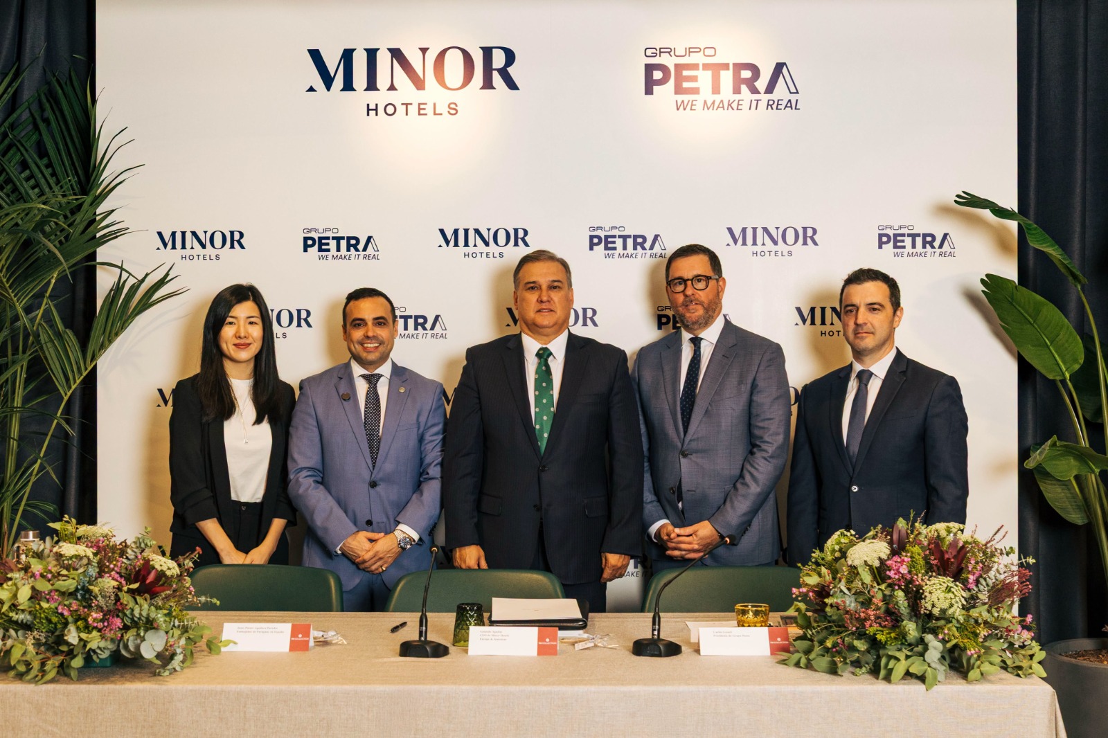 Firma convenio grupo petra
