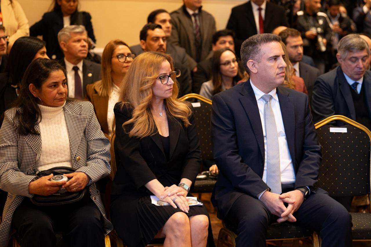 Gustavo Villate, Mitic